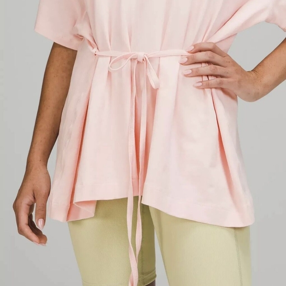 Lululemon 'Side Tie' V-Neck Tee - Picture 3 of 8